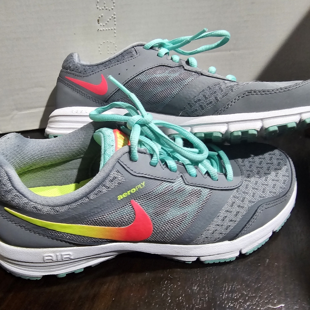 NIKE WOMENS AIR RELENTLESS 4 GRAY RUNNING SHOES SIZE 7.5 in Like New